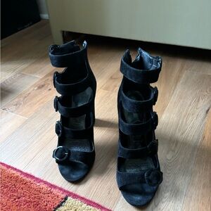 Kendall and Kyle suede ankle shoe. Unique and great condition